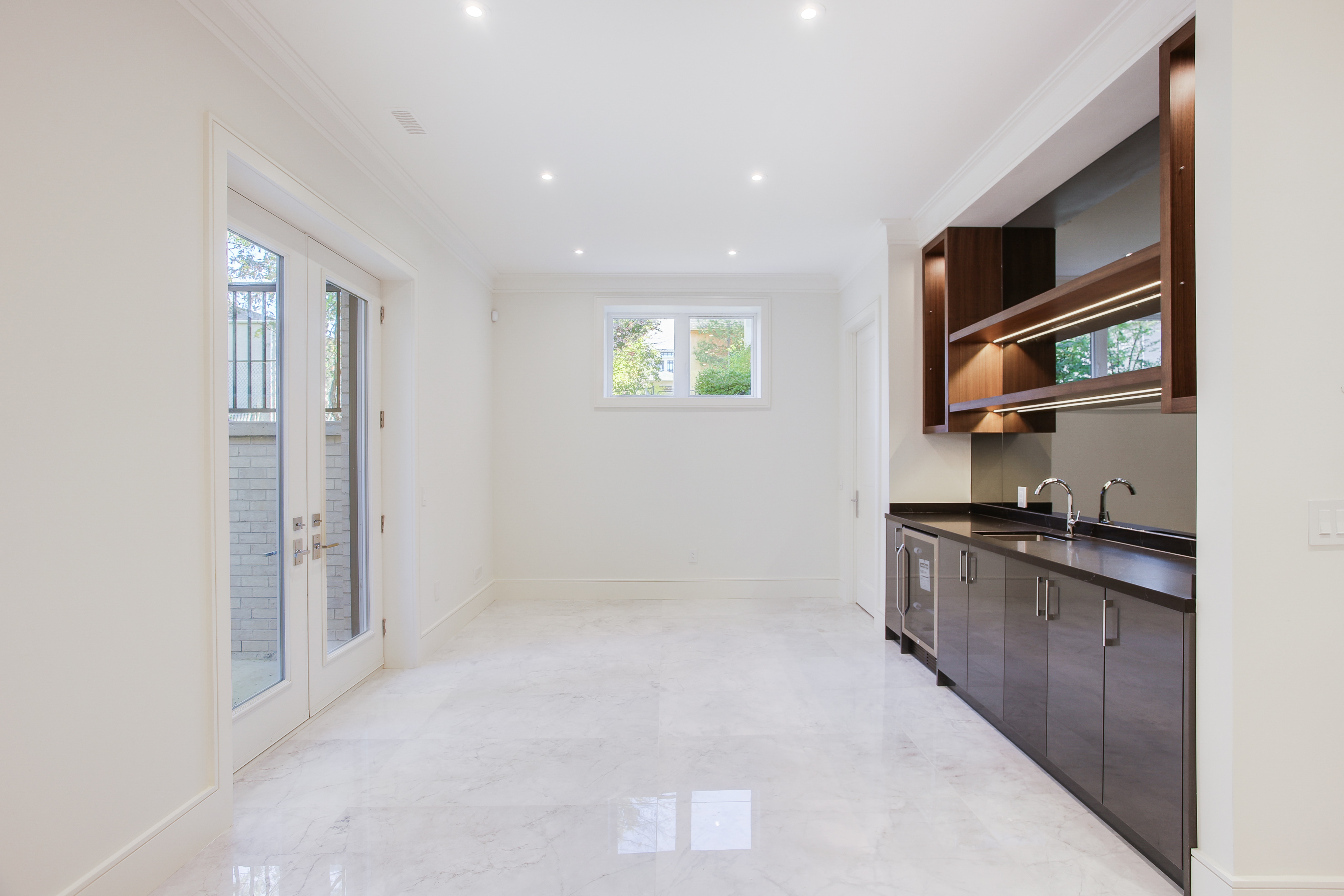 Venetian Development Group, Slider
